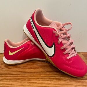 Nike Men’s Size 9.5 Indoor Soccer Shoes